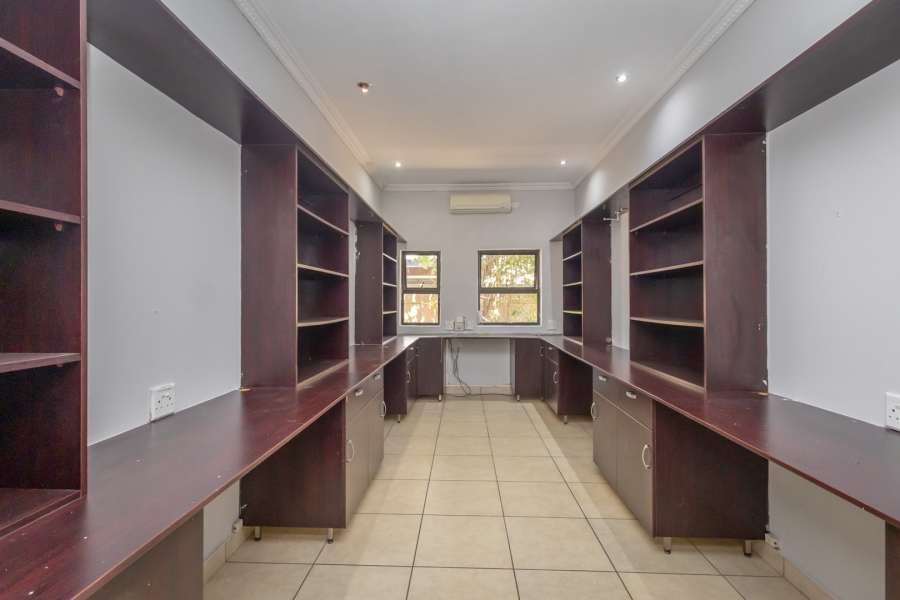 6 Bedroom Property for Sale in The Coves North West